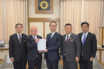 要望書提出の様子
